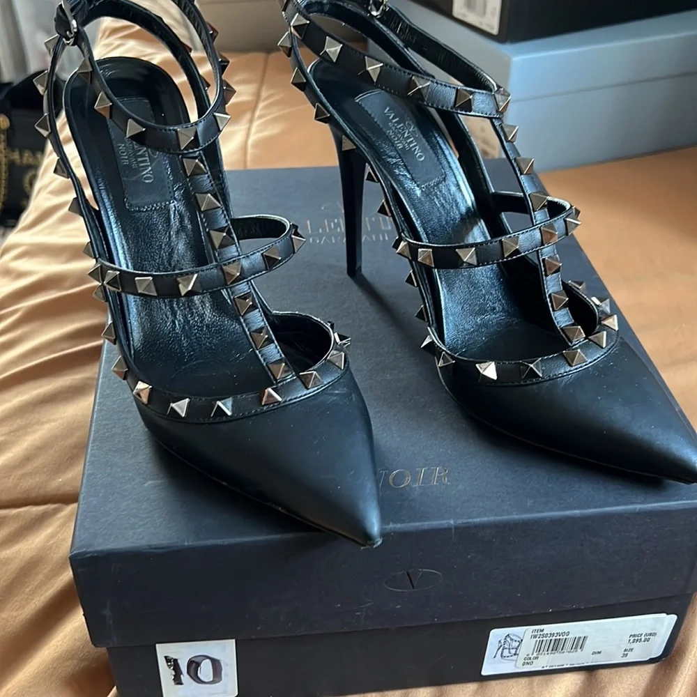 Valentino Garavani Black Leather Rock Stud Shoes 39 - Picture 9 of 11